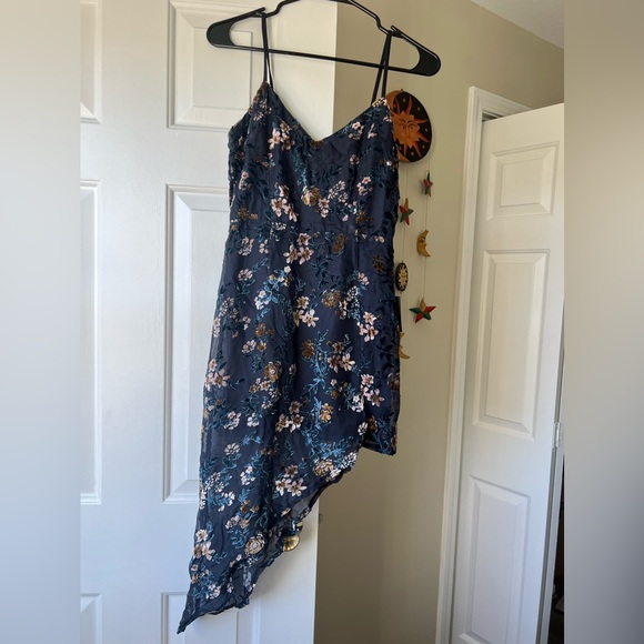 Dress - Picture 1 of 3